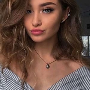 Meet your Posher, Iroda